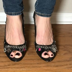 Guess cute black heels. Gently worn.